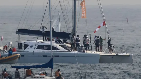 阿方索虽伤退仍场边指挥加拿大队战术布局