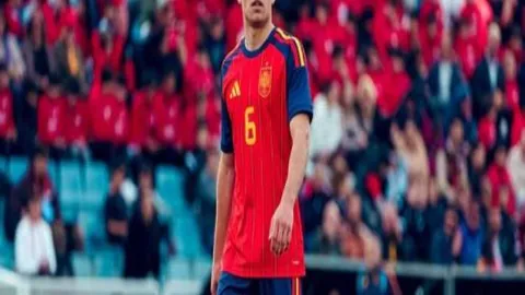 龙兴足球场中超首秀吸引43423观众到场观战